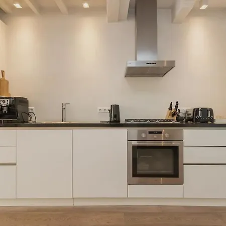 Exceptional And Stylishly Furnished Canal House Bed & Breakfast *