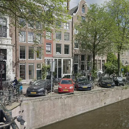 Exceptional And Stylishly Furnished Canal House