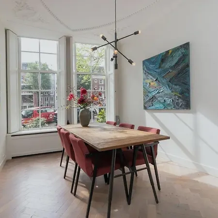 Exceptional And Stylishly Furnished Canal House
