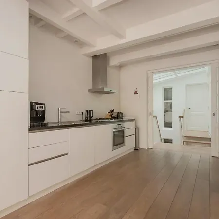 Exceptional And Stylishly Furnished Canal House