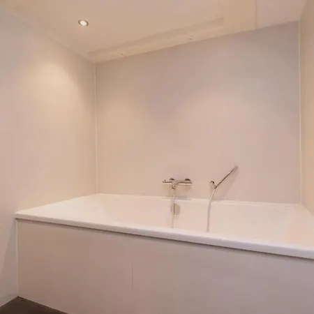 Exceptional And Stylishly Furnished Canal House Bed & Breakfast Amsterdam
